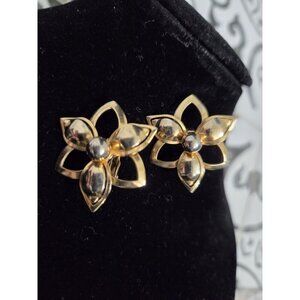 Sarah Coventry Demure Earrings Clip On Gold Tone Petals Openwork Metal Vintage